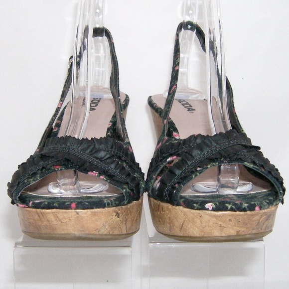 Soda 'Tiffy' floral ruffle buckle slingbacks 8.5 - Picture 6 of 8